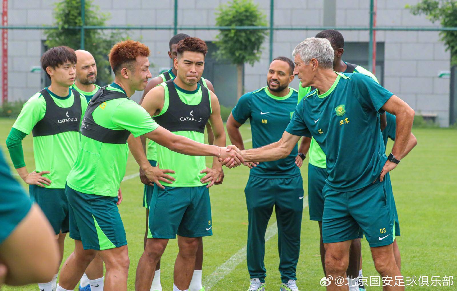 今晚北京国安备战欧冠,防线松动细节曝光,话题不断,数据趋势出现新变化 今晚北京国安备战欧冠,防线松动细节曝光,话题不断,数据趋势出现新变化